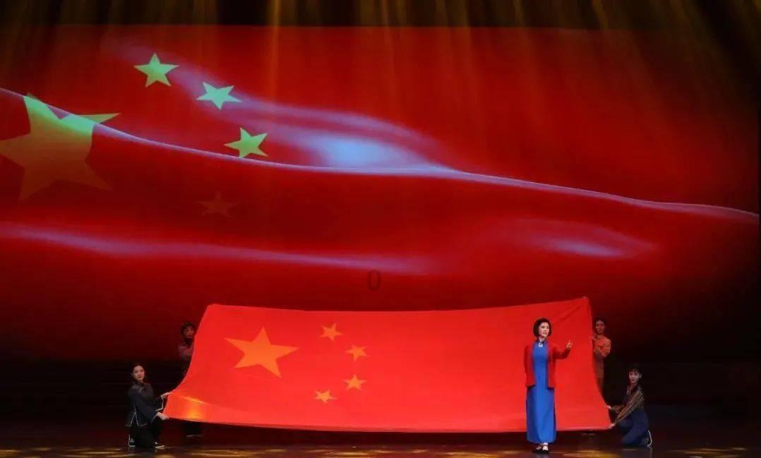 苏菲亚和安伯的休闲装